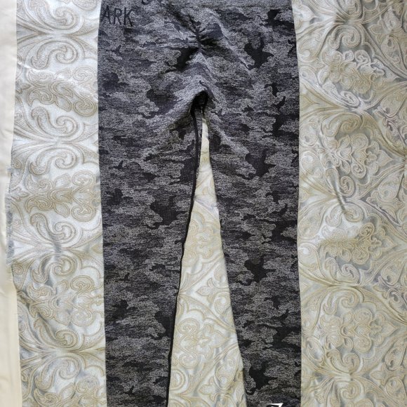 Gymshark Camo size medium leggings high rise - Picture 2 of 3